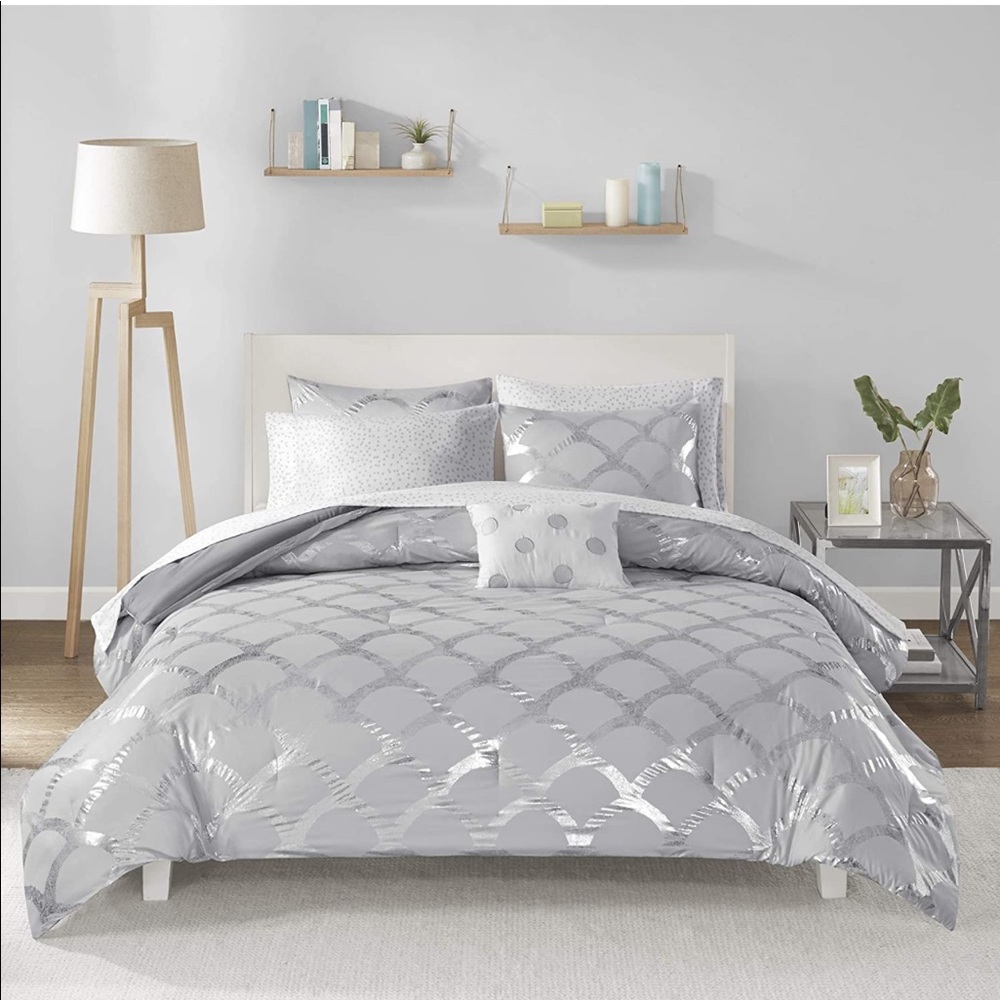 NWT Intelligent Design Twin XL Bedding Set